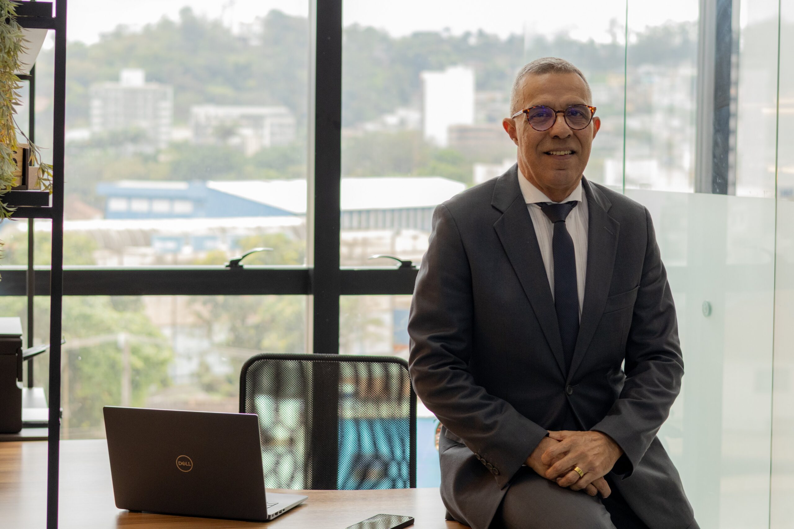 Dr. Andre Luiz Zanoli Gomes <br> Sócio